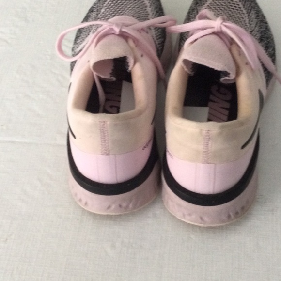 Nike Women's Pink and Gray Running Shoes Size 8 - Picture 4 of 7